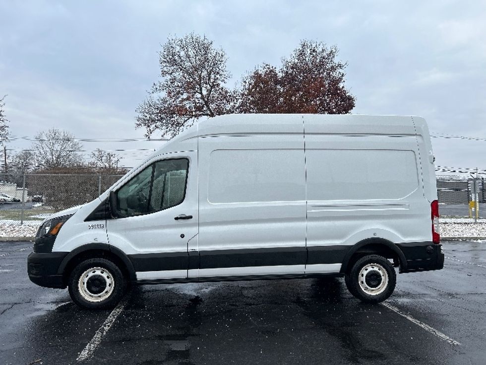 Cargo Van (Panel Van)-Light and Medium Duty Trucks-Ford-2022-Transit 250-Parsippany-NJ-140,932\n\t\tmiles-$ 29,000 - Image 4