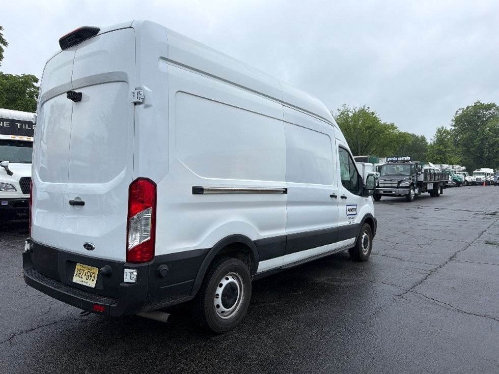 Cargo Van (Panel Van)-Light and Medium Duty Trucks-Ford-2022-Transit 250-Parsippany-NJ-63,605\n\t\tmiles-$ 39,750 - Image 28