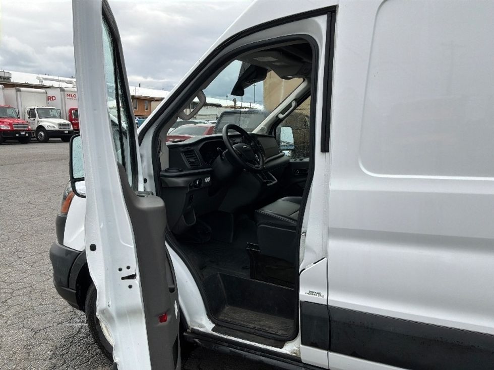Cargo Van (Panel Van)-Light and Medium Duty Trucks-Ford-2022-Transit 250-Pasco-WA-171,458\n\t\tmiles-$ 25,750 - Image 15