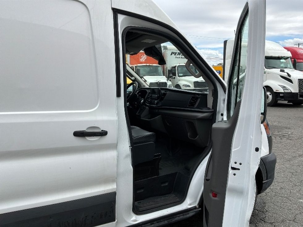 Cargo Van (Panel Van)-Light and Medium Duty Trucks-Ford-2022-Transit 250-Pasco-WA-171,458\n\t\tmiles-$ 25,750 - Image 19