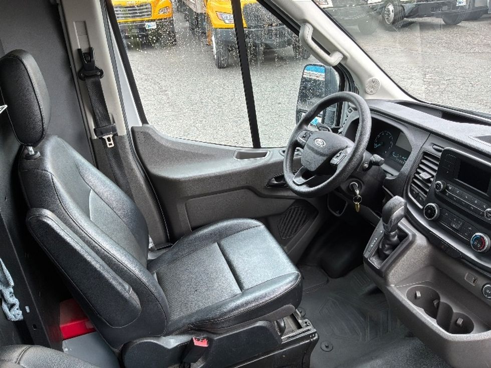 Cargo Van (Panel Van)-Light and Medium Duty Trucks-Ford-2022-Transit 250-Pasco-WA-171,458\n\t\tmiles-$ 25,750 - Image 21