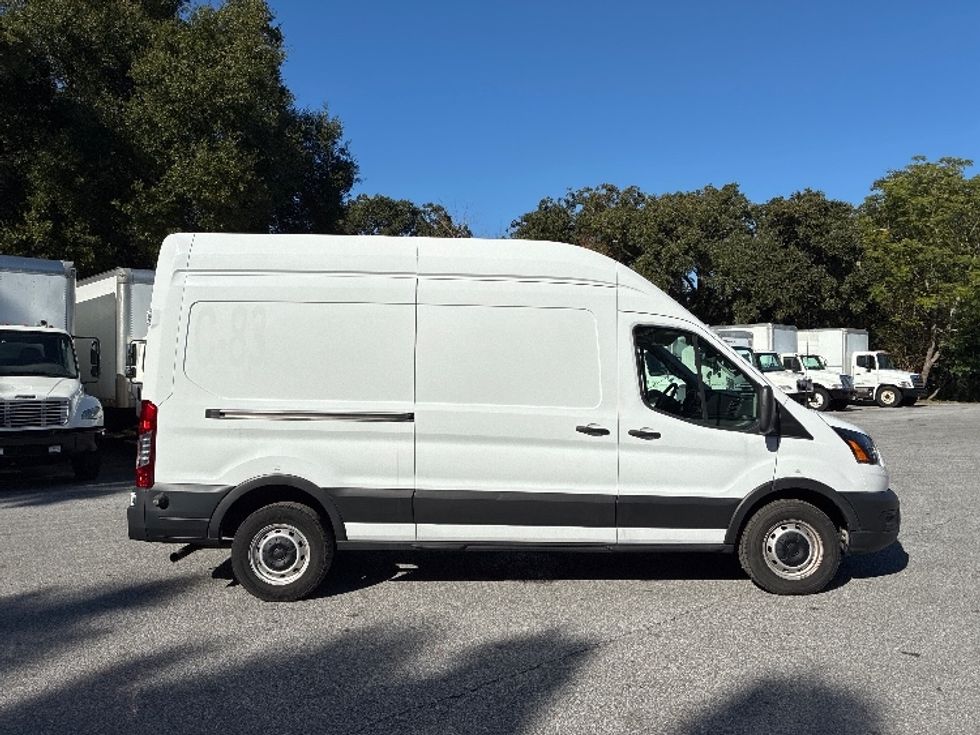 Cargo Van (Panel Van)-Light and Medium Duty Trucks-Ford-2022-Transit 250-Pensacola-FL-133,111\n\t\tmiles-$ 31,000 - Image 14