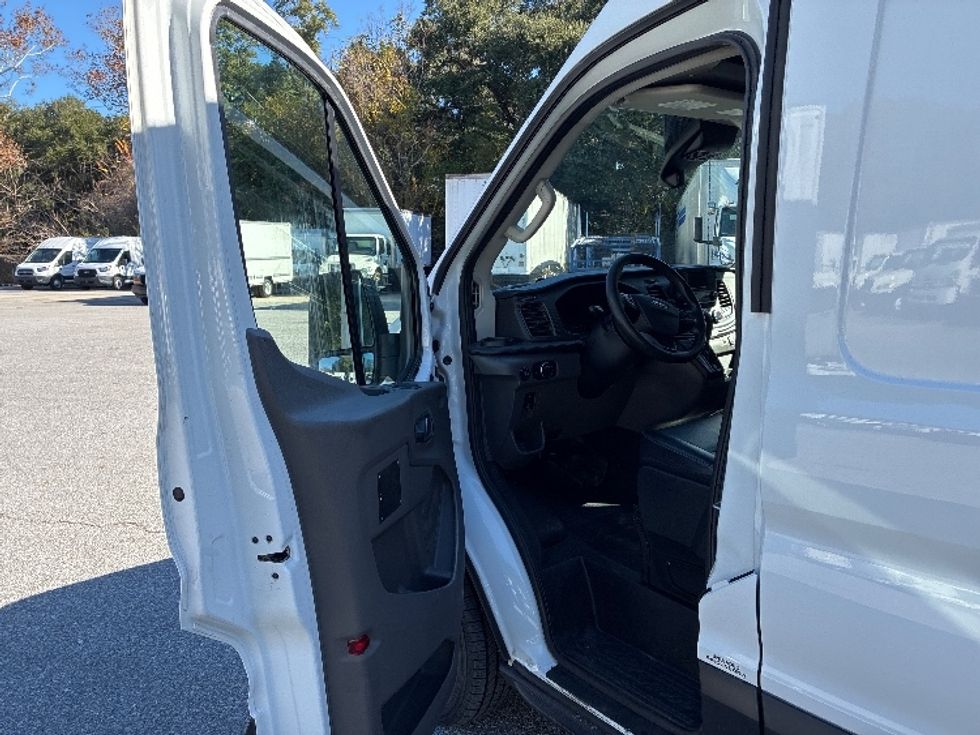 Cargo Van (Panel Van)-Light and Medium Duty Trucks-Ford-2022-Transit 250-Pensacola-FL-133,111\n\t\tmiles-$ 31,000 - Image 15