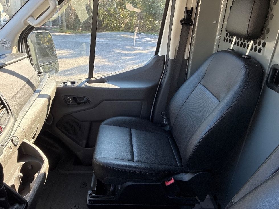Cargo Van (Panel Van)-Light and Medium Duty Trucks-Ford-2022-Transit 250-Pensacola-FL-133,111\n\t\tmiles-$ 31,000 - Image 18