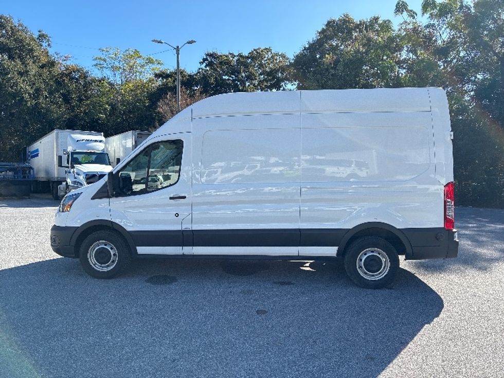 Cargo Van (Panel Van)-Light and Medium Duty Trucks-Ford-2022-Transit 250-Pensacola-FL-133,111\n\t\tmiles-$ 31,000 - Image 4
