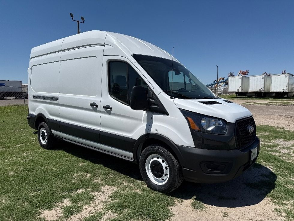 Cargo Van (Panel Van)-Light and Medium Duty Trucks-Ford-2022-Transit 250-Pharr-TX-116,806\n\t\tmiles-$ 33,000 - Image 1