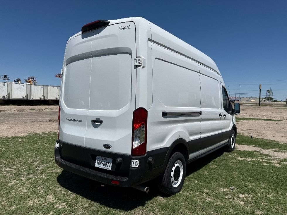 Cargo Van (Panel Van)-Light and Medium Duty Trucks-Ford-2022-Transit 250-Pharr-TX-116,806\n\t\tmiles-$ 33,000 - Image 13