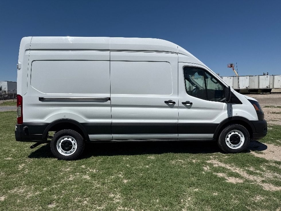 Cargo Van (Panel Van)-Light and Medium Duty Trucks-Ford-2022-Transit 250-Pharr-TX-116,806\n\t\tmiles-$ 33,000 - Image 14
