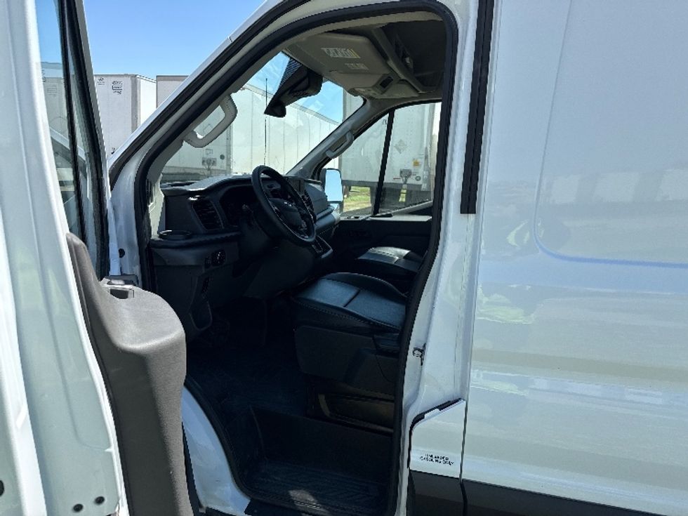 Cargo Van (Panel Van)-Light and Medium Duty Trucks-Ford-2022-Transit 250-Pharr-TX-116,806\n\t\tmiles-$ 33,000 - Image 15
