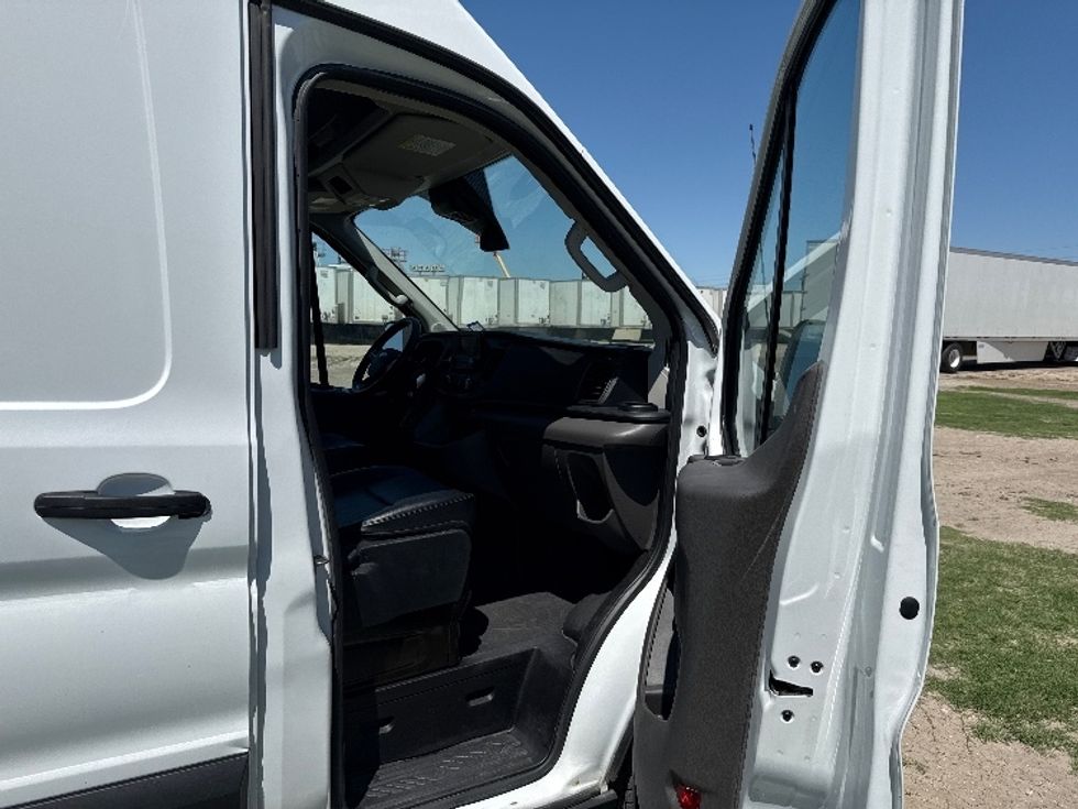 Cargo Van (Panel Van)-Light and Medium Duty Trucks-Ford-2022-Transit 250-Pharr-TX-116,806\n\t\tmiles-$ 33,000 - Image 19