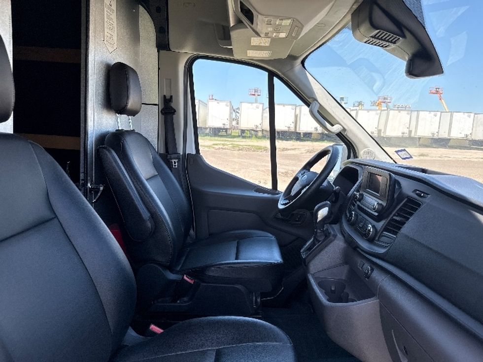 Cargo Van (Panel Van)-Light and Medium Duty Trucks-Ford-2022-Transit 250-Pharr-TX-116,806\n\t\tmiles-$ 33,000 - Image 21