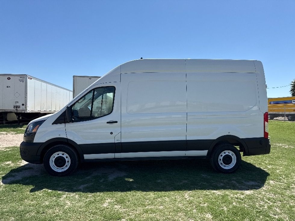 Cargo Van (Panel Van)-Light and Medium Duty Trucks-Ford-2022-Transit 250-Pharr-TX-116,806\n\t\tmiles-$ 33,000 - Image 4