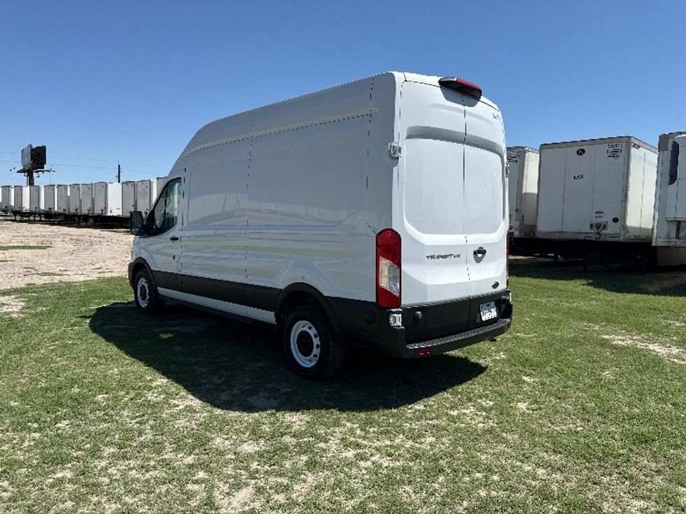 Cargo Van (Panel Van)-Light and Medium Duty Trucks-Ford-2022-Transit 250-Pharr-TX-116,806\n\t\tmiles-$ 33,000 - Image 6