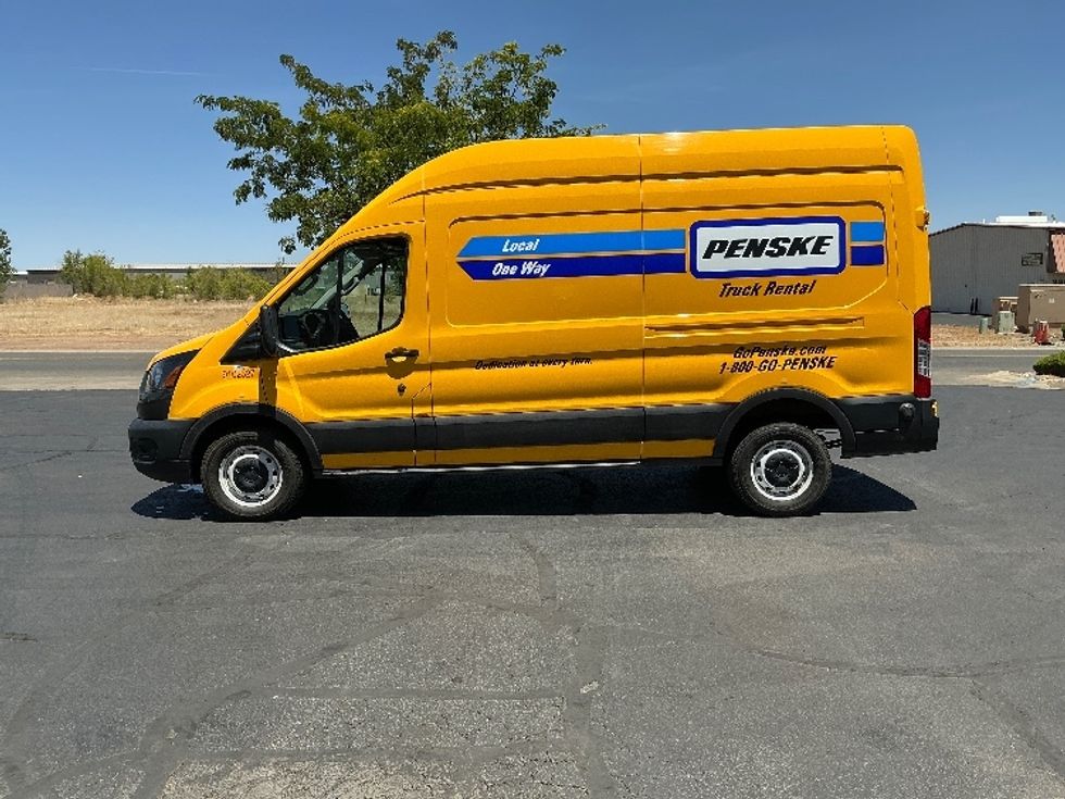 Cargo Van (Panel Van)-Light and Medium Duty Trucks-Ford-2022-Transit 250-Prescott Valley-AZ-100,928\n\t\tmiles-$ 32,000 - Image 4