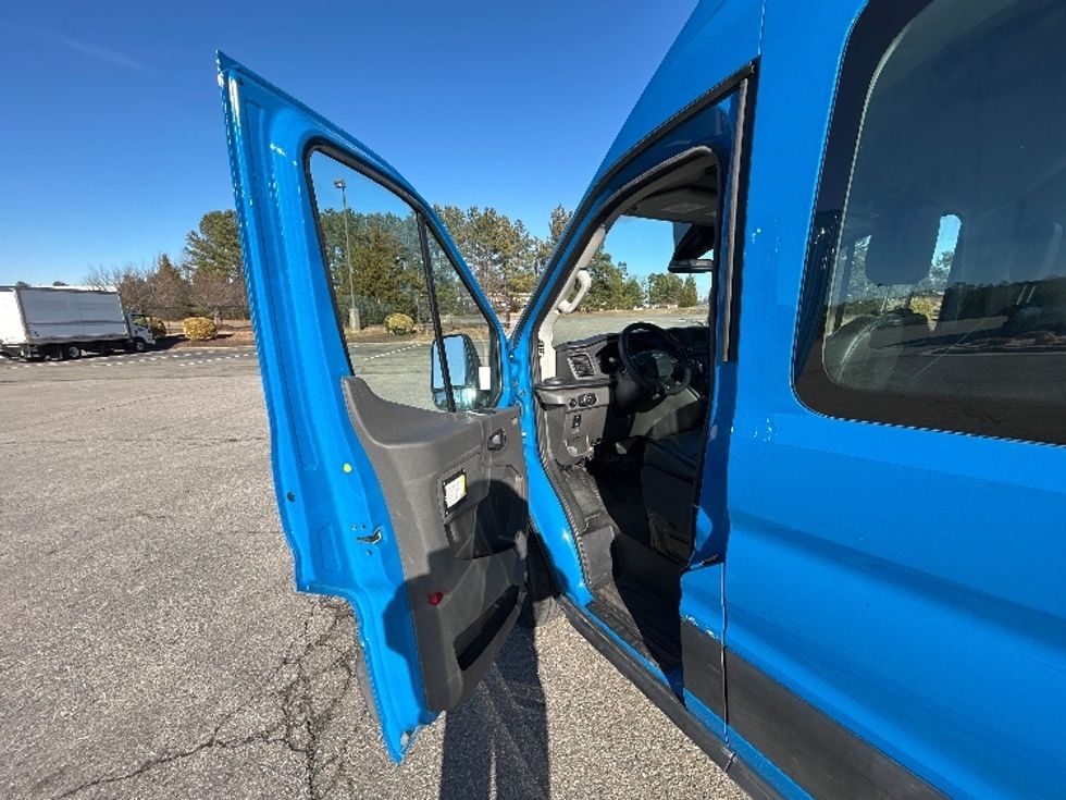 Cargo Van (Panel Van)-Light and Medium Duty Trucks-Ford-2022-Transit 250-Prince George-VA-41,000\n\t\tmiles-$ 36,000 - Image 16