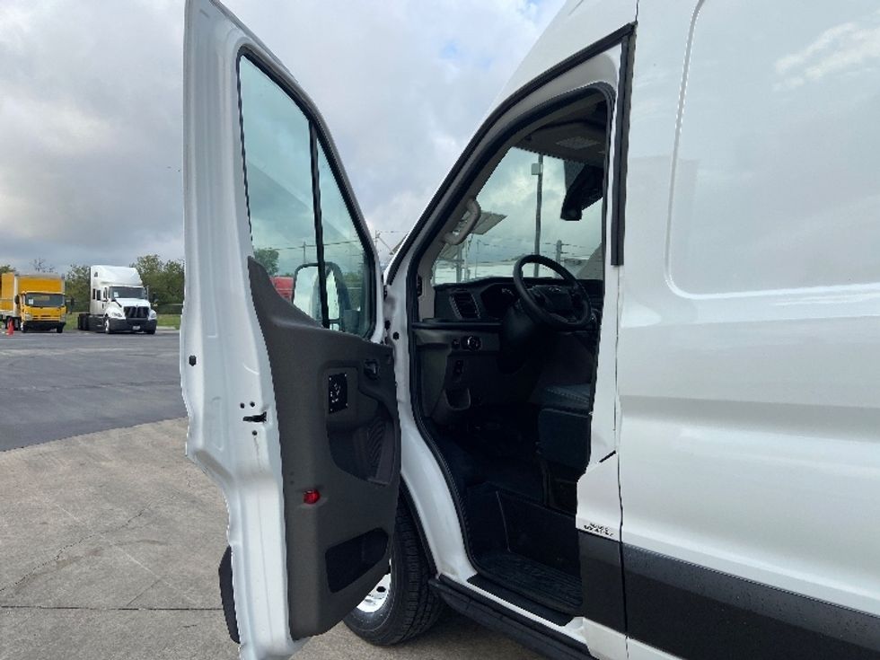 Cargo Van (Panel Van)-Light and Medium Duty Trucks-Ford-2022-Transit 250-San Antonio-TX-130,892\n\t\tmiles-$ 30,250 - Image 15