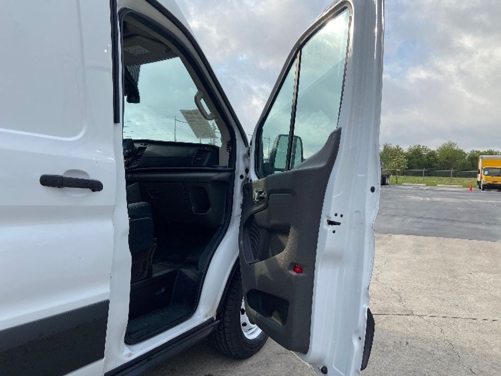 Cargo Van (Panel Van)-Light and Medium Duty Trucks-Ford-2022-Transit 250-San Antonio-TX-130,892\n\t\tmiles-$ 30,250 - Image 19