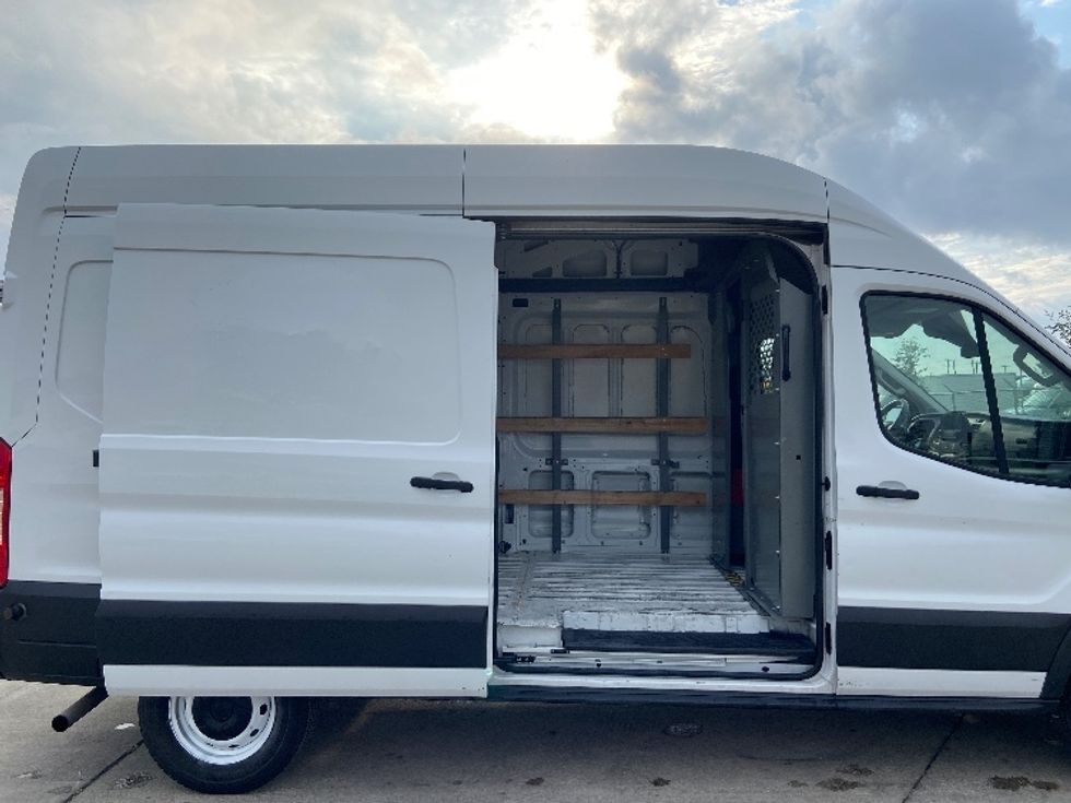Cargo Van (Panel Van)-Light and Medium Duty Trucks-Ford-2022-Transit 250-San Antonio-TX-130,892\n\t\tmiles-$ 30,250 - Image 24