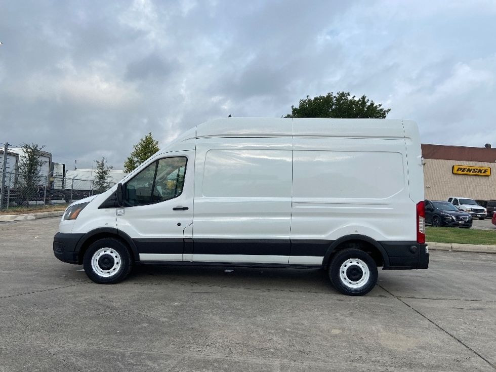 Cargo Van (Panel Van)-Light and Medium Duty Trucks-Ford-2022-Transit 250-San Antonio-TX-130,892\n\t\tmiles-$ 30,250 - Image 4