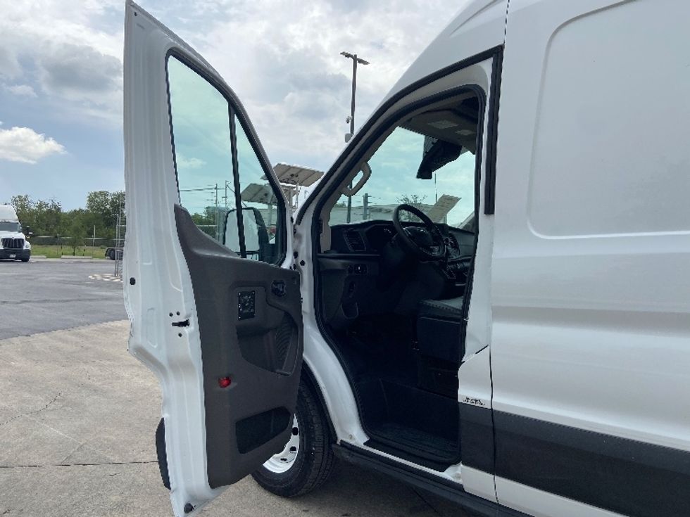 Cargo Van (Panel Van)-Light and Medium Duty Trucks-Ford-2022-Transit 250-San Antonio-TX-145,021\n\t\tmiles-$ 28,000 - Image 15