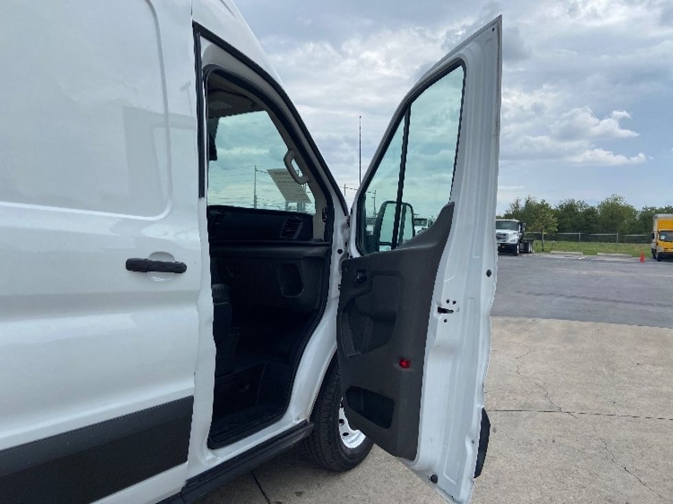 Cargo Van (Panel Van)-Light and Medium Duty Trucks-Ford-2022-Transit 250-San Antonio-TX-145,021\n\t\tmiles-$ 28,000 - Image 19