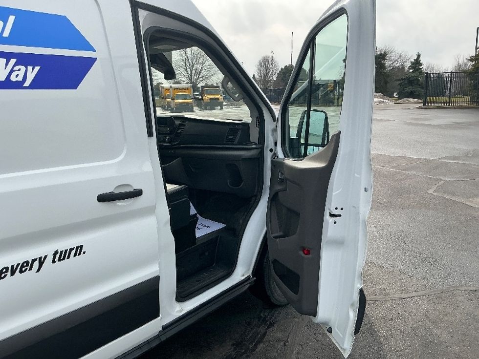 Cargo Van (Panel Van)-Light and Medium Duty Trucks-Ford-2022-Transit 250-South Bend-IN-107,059\n\t\tmiles-$ 33,250 - Image 20