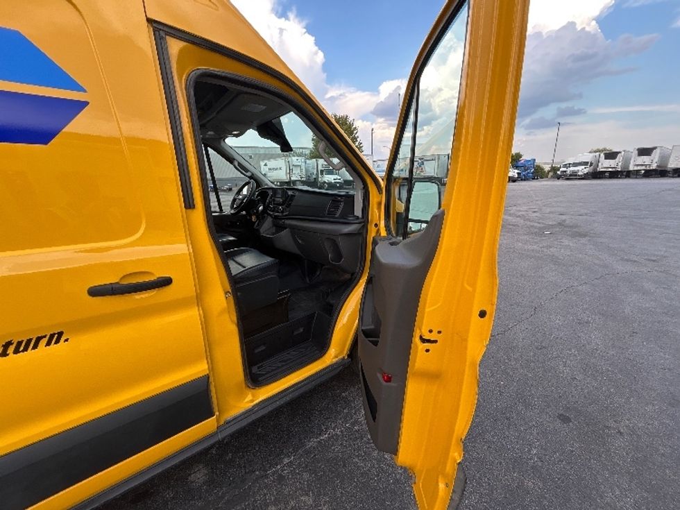 Cargo Van (Panel Van)-Light and Medium Duty Trucks-Ford-2022-Transit 250-Springfield-MO-103,048\n\t\tmiles-$ 29,000 - Image 16