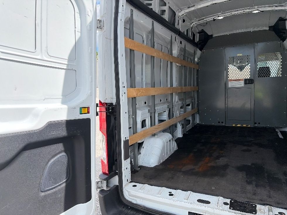 Cargo Van (Panel Van)-Light and Medium Duty Trucks-Ford-2022-Transit 250-Tampa-FL-112,295\n\t\tmiles-$ 33,000 - Image 11