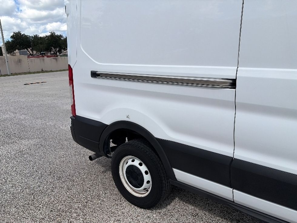 Cargo Van (Panel Van)-Light and Medium Duty Trucks-Ford-2022-Transit 250-Tampa-FL-112,295\n\t\tmiles-$ 33,000 - Image 27