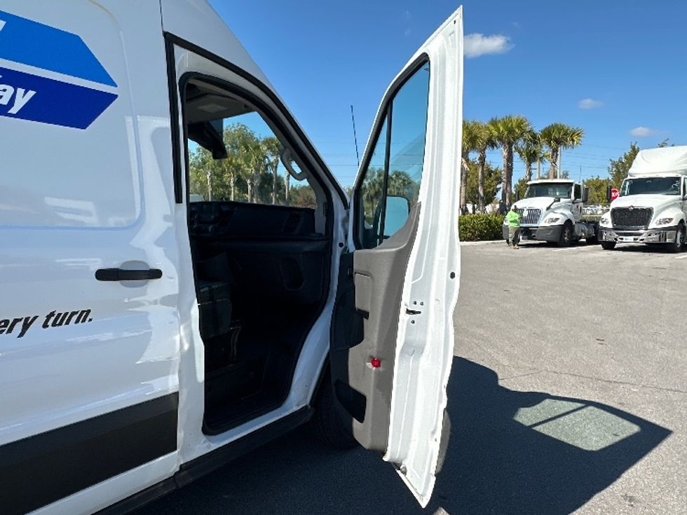 Cargo Van (Panel Van)-Light and Medium Duty Trucks-Ford-2022-Transit 250-Tampa-FL-85,294\n\t\tmiles-$ 37,250 - Image 20