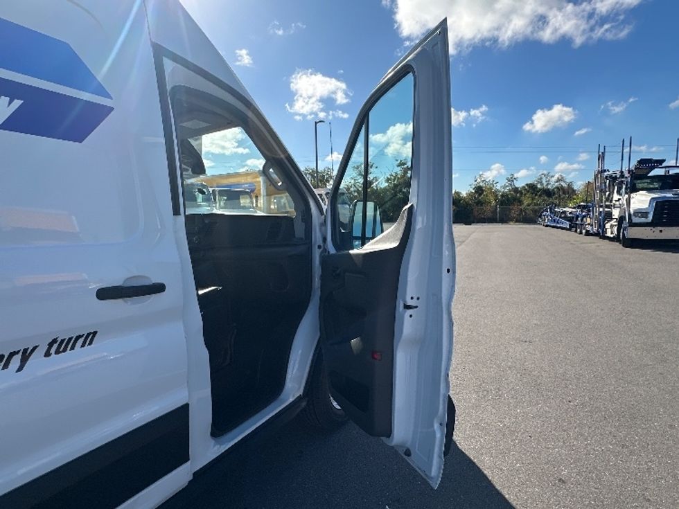 Cargo Van (Panel Van)-Light and Medium Duty Trucks-Ford-2022-Transit 250-Tampa-FL-87,503\n\t\tmiles-$ 37,000 - Image 20