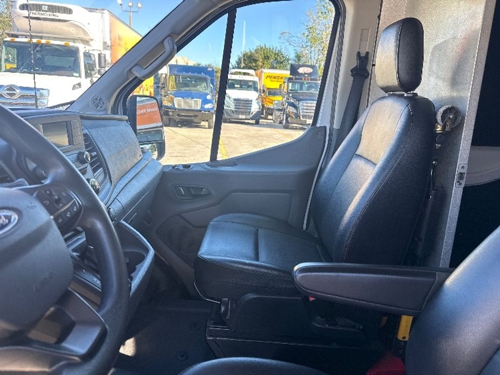 Cargo Van (Panel Van)-Light and Medium Duty Trucks-Ford-2022-Transit 250-Tampa-FL-87,760\n\t\tmiles-$ 37,000 - Image 19
