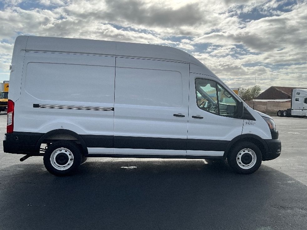Cargo Van (Panel Van)-Light and Medium Duty Trucks-Ford-2022-Transit 250-Torrance-CA-135,711\n\t\tmiles-$ 31,000 - Image 14