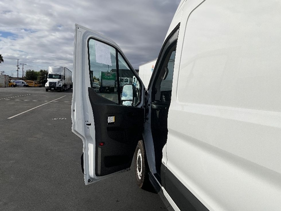 Cargo Van (Panel Van)-Light and Medium Duty Trucks-Ford-2022-Transit 250-Torrance-CA-135,711\n\t\tmiles-$ 31,000 - Image 15