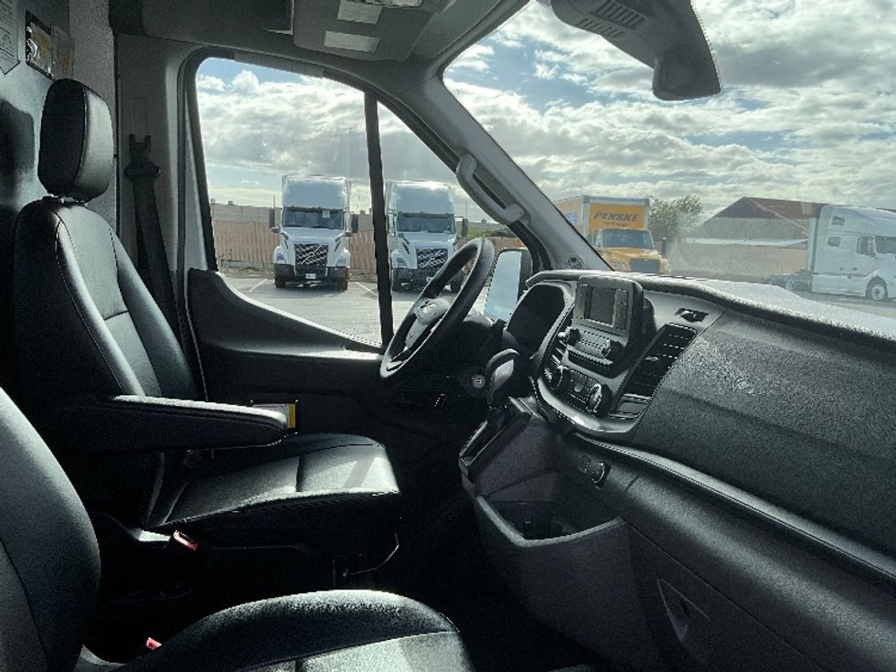 Cargo Van (Panel Van)-Light and Medium Duty Trucks-Ford-2022-Transit 250-Torrance-CA-135,711\n\t\tmiles-$ 31,000 - Image 21