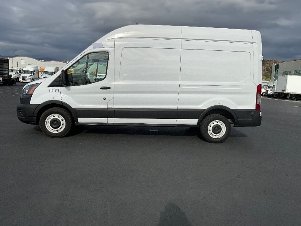 Cargo Van (Panel Van)-Light and Medium Duty Trucks-Ford-2022-Transit 250-Torrance-CA-135,711\n\t\tmiles-$ 31,000 - Image 4