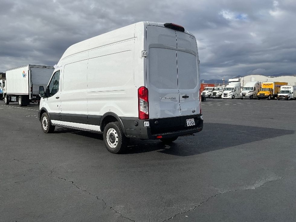 Cargo Van (Panel Van)-Light and Medium Duty Trucks-Ford-2022-Transit 250-Torrance-CA-135,711\n\t\tmiles-$ 31,000 - Image 6