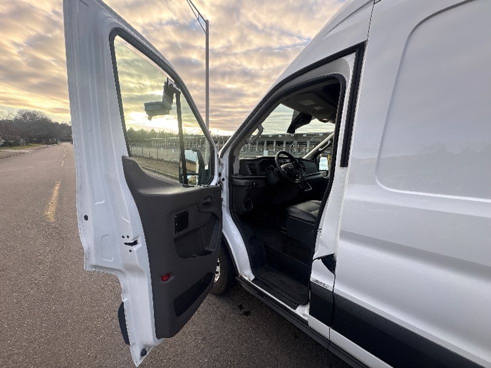 Cargo Van (Panel Van)-Light and Medium Duty Trucks-Ford-2022-Transit 250-Tukwila-WA-89,373\n\t\tmiles-$ 38,000 - Image 14