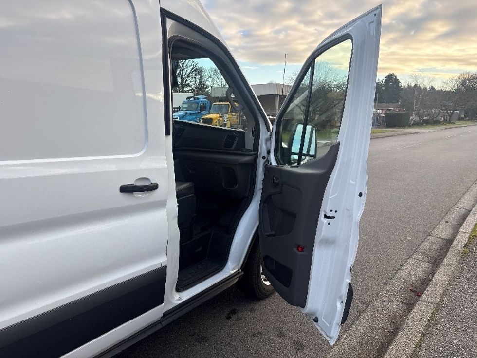 Cargo Van (Panel Van)-Light and Medium Duty Trucks-Ford-2022-Transit 250-Tukwila-WA-89,373\n\t\tmiles-$ 38,000 - Image 18