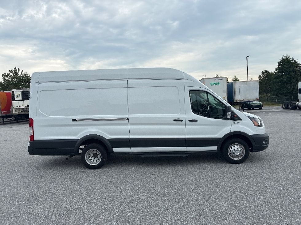 Cargo Van (Panel Van)-Light and Medium Duty Trucks-Ford-2022-Transit 350-Greenville-SC-12,293\n\t\tmiles-$ 49,750 - Image 15