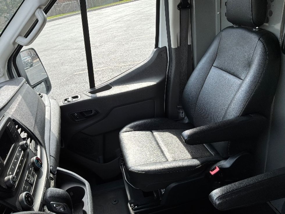 Cargo Van (Panel Van)-Light and Medium Duty Trucks-Ford-2022-Transit 350-Harrisburg-PA-108,668\n\t\tmiles-$ 38,500 - Image 19