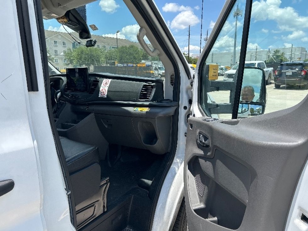 Cargo Van (Panel Van)-Light and Medium Duty Trucks-Ford-2022-Transit 350-Houston-TX-21,769\n\t\tmiles-$ 50,250 - Image 20