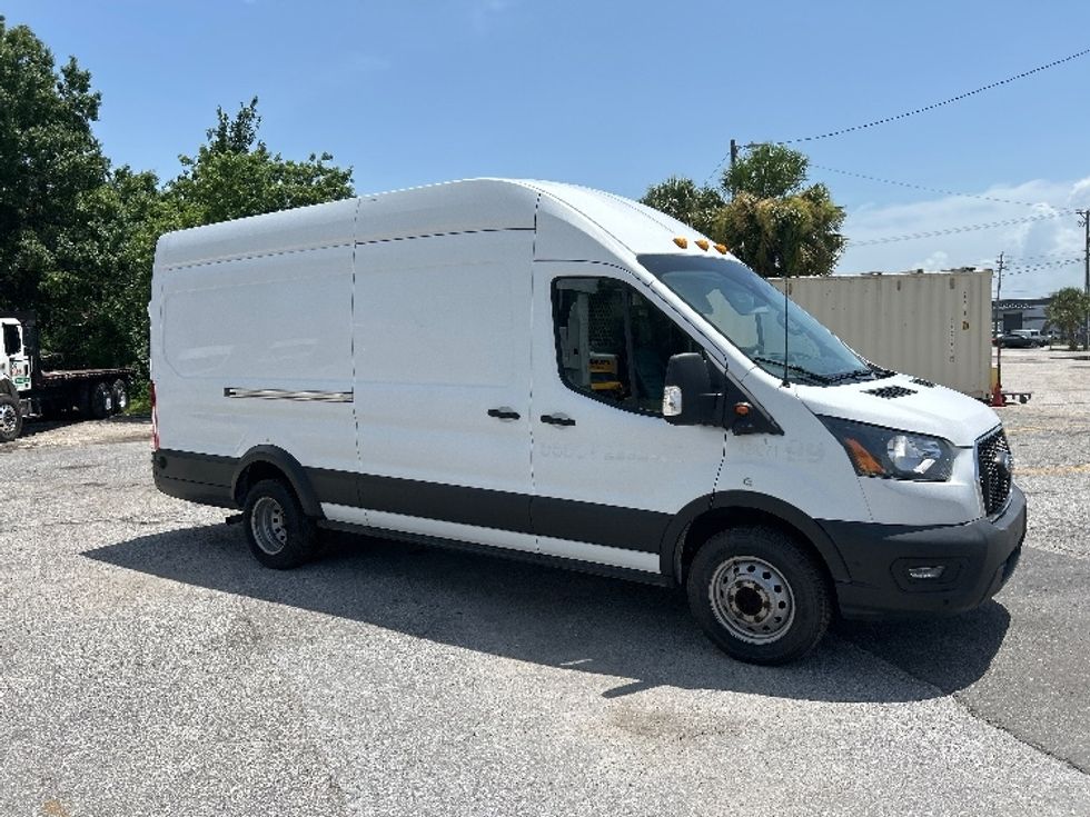 Cargo Van (Panel Van)-Light and Medium Duty Trucks-Ford-2022-Transit 350-Tampa-FL-108,813\n\t\tmiles-$ 37,000 - Image 1