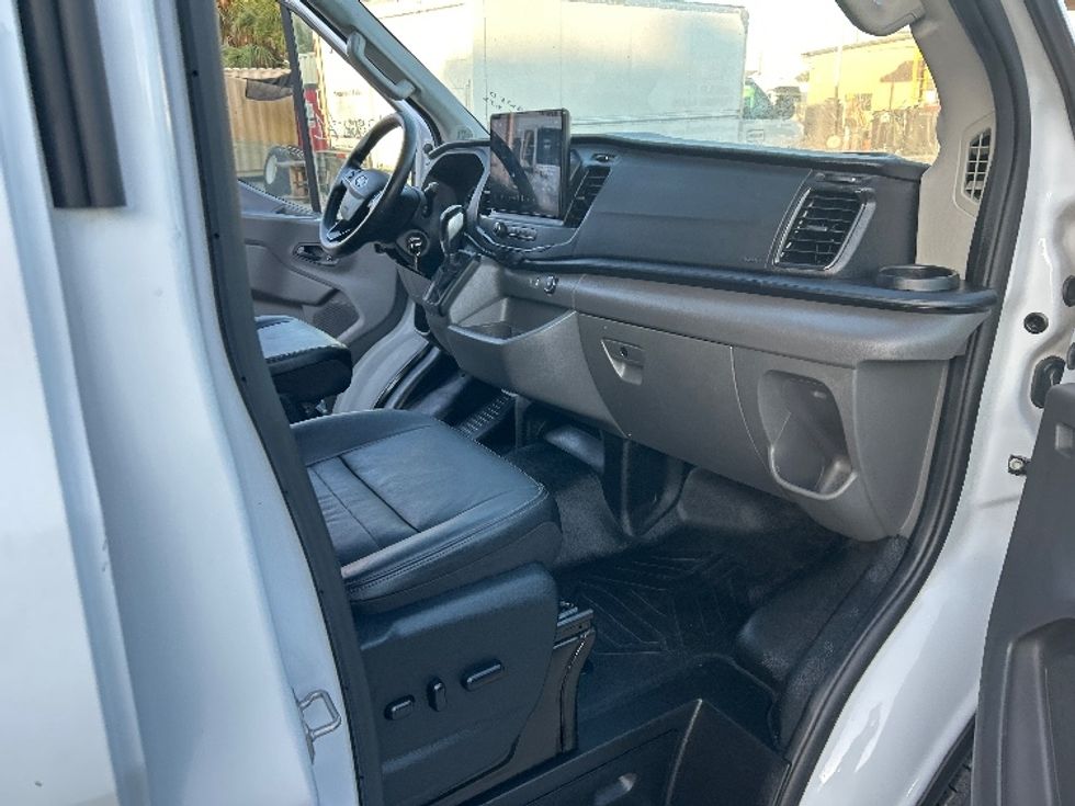 Cargo Van (Panel Van)-Light and Medium Duty Trucks-Ford-2022-Transit 350-Tampa-FL-108,813\n\t\tmiles-$ 37,000 - Image 20