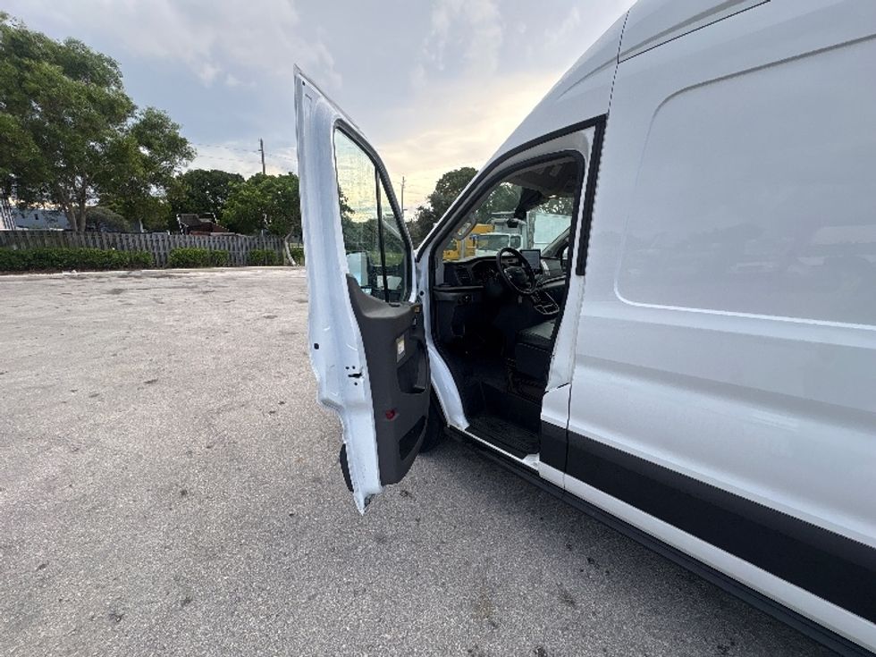 Cargo Van (Panel Van)-Light and Medium Duty Trucks-Ford-2022-Transit 350-Tampa-FL-37,993\n\t\tmiles-$ 41,250 - Image 11