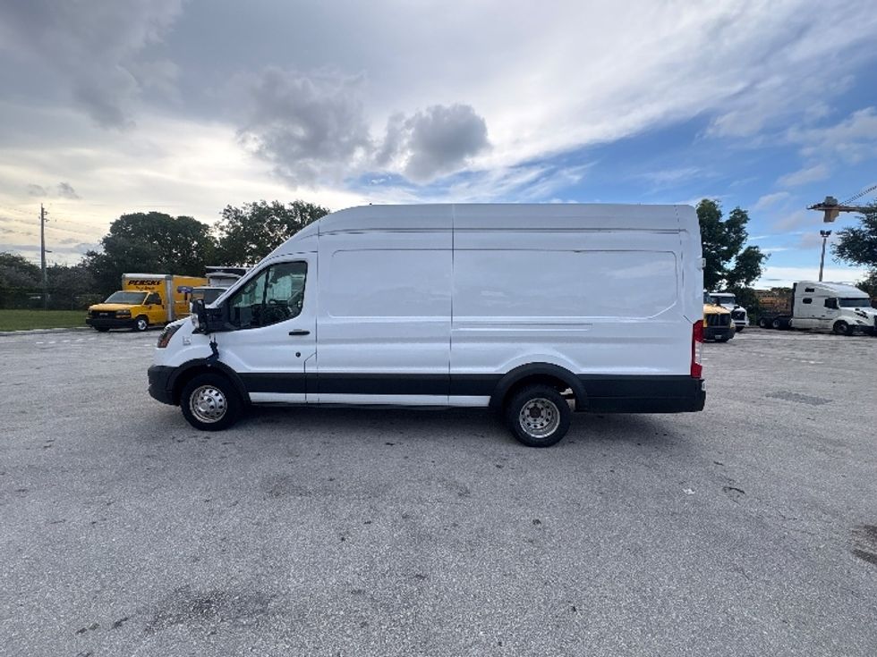 Cargo Van (Panel Van)-Light and Medium Duty Trucks-Ford-2022-Transit 350-Tampa-FL-37,993\n\t\tmiles-$ 41,250 - Image 4