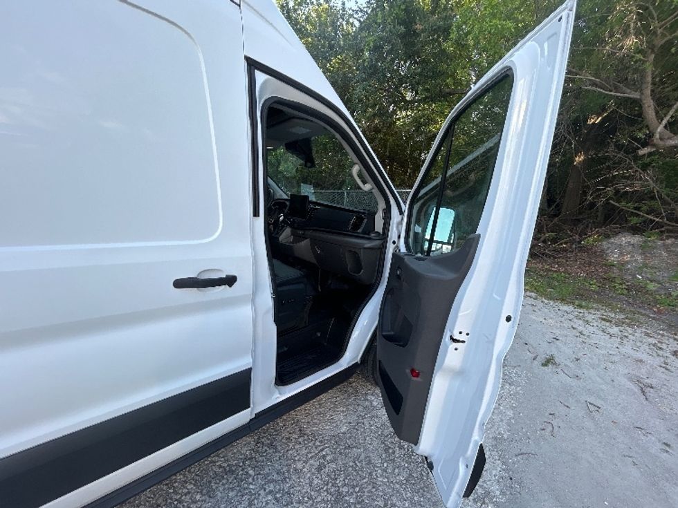 Cargo Van (Panel Van)-Light and Medium Duty Trucks-Ford-2022-Transit 350-Tampa-FL-99,208\n\t\tmiles-$ 40,000 - Image 19