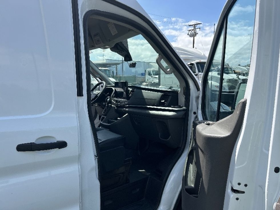 Cargo Van (Panel Van)-Light and Medium Duty Trucks-Ford-2022-Transit 350-Torrance-CA-27,995\n\t\tmiles-$ 49,000 - Image 18