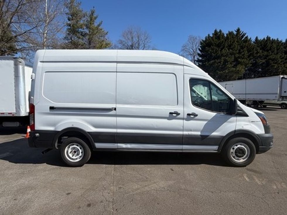 Cargo Van (Panel Van)-Light and Medium Duty Trucks-Ford-2023-Transit 250-Alexandria-VA-44,055\n\t\tmiles-$ 35,750 - Image 15