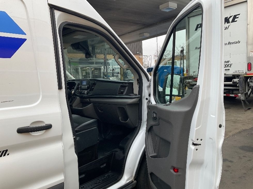 Cargo Van (Panel Van)-Light and Medium Duty Trucks-Ford-2023-Transit 250-Alexandria-VA-44,055\n\t\tmiles-$ 35,750 - Image 20